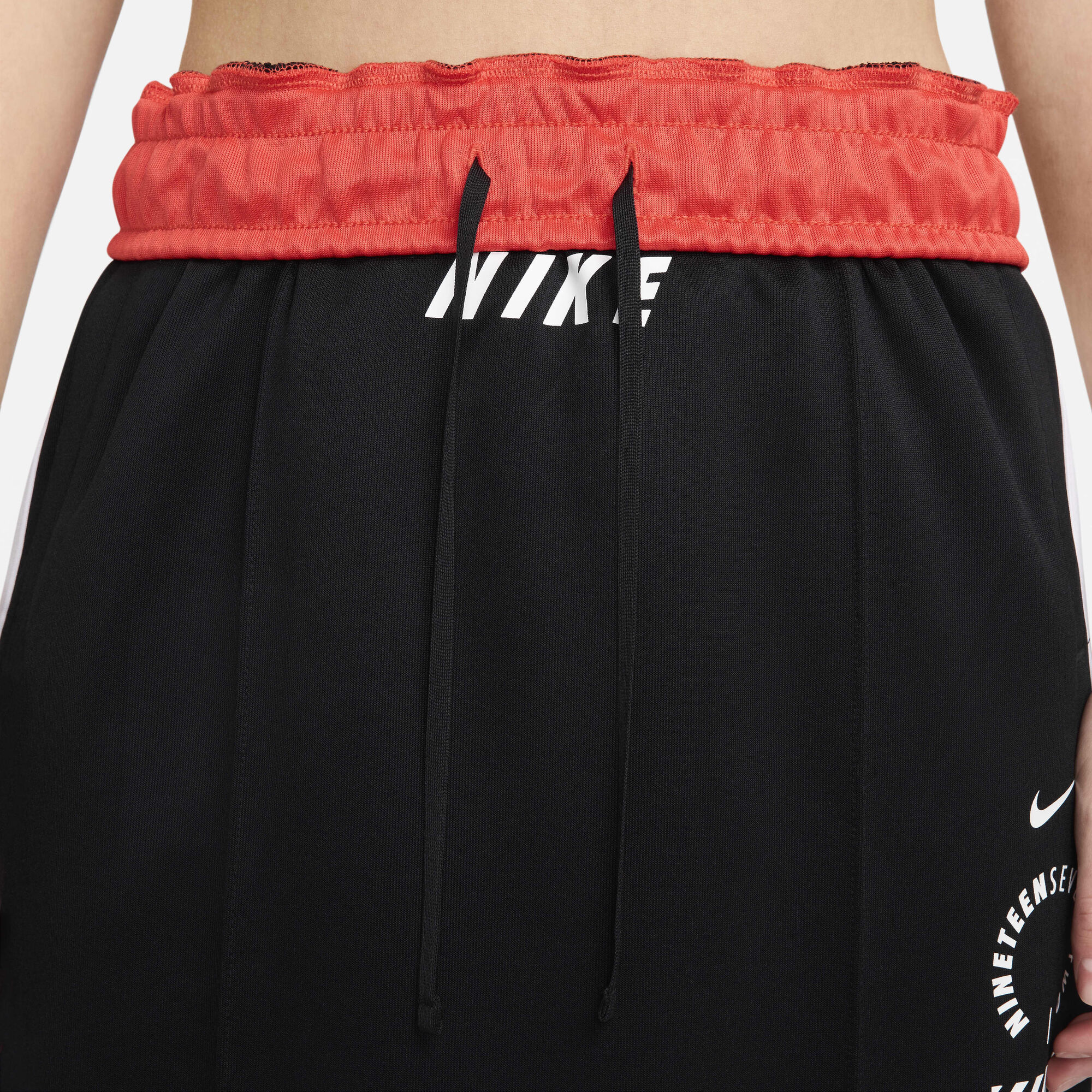 NIKE W NSW PK SKIRT SW - BLACK/LT CRIMSON