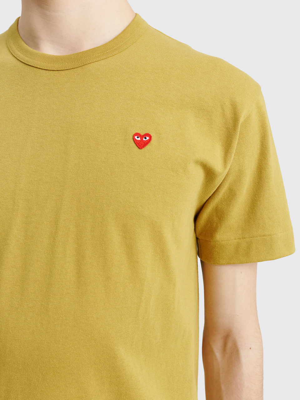 COMME DES GARCONS PLAY SMALL CHEST LOGO S/S T-SHIRT - OLIVE/RED